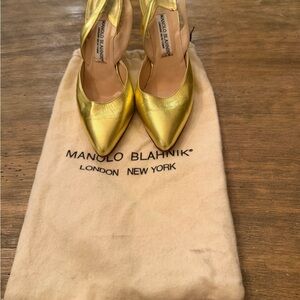 1980s Manolo Blahnik Carolyne pointed-toe slingback pumps gold 39.5